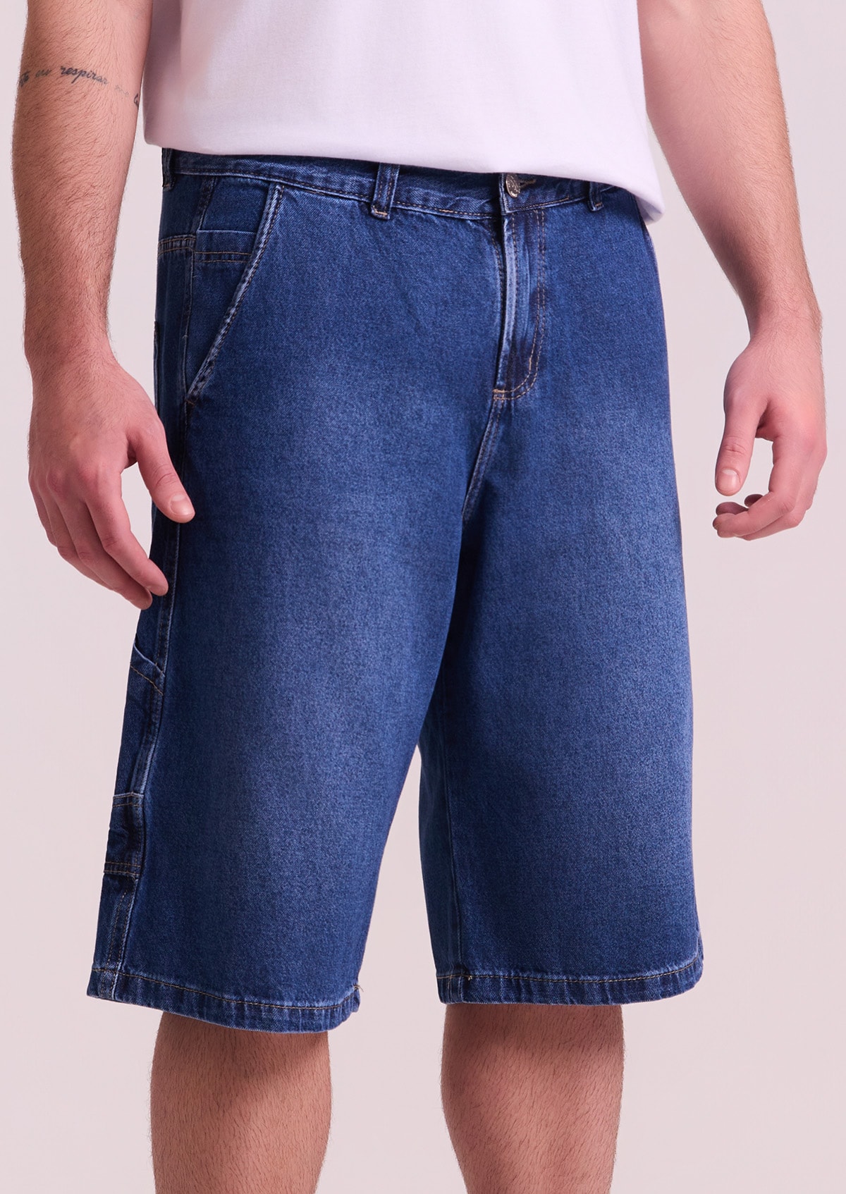 Bermuda Jeans Escuro Estonada com Recortes - Monjuá