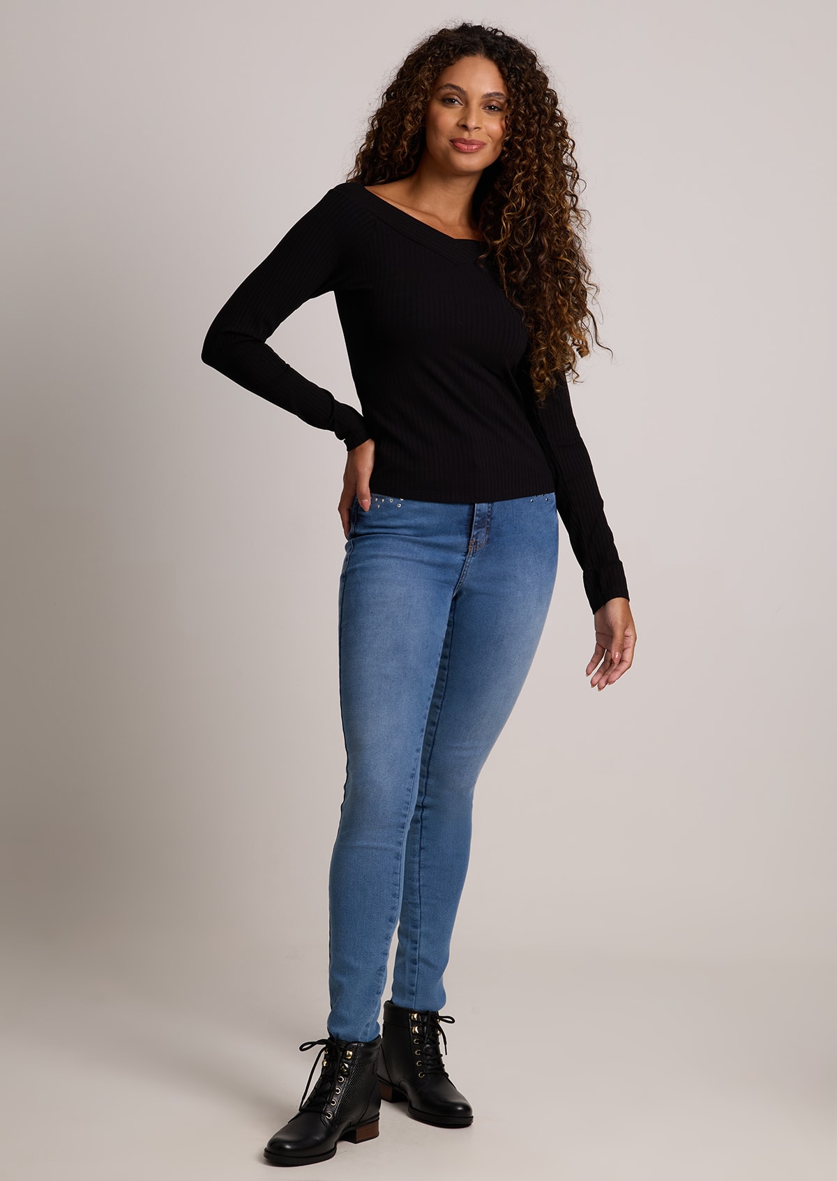 Blusa Ombro a Ombro Manga Longa Preta - Monjuá