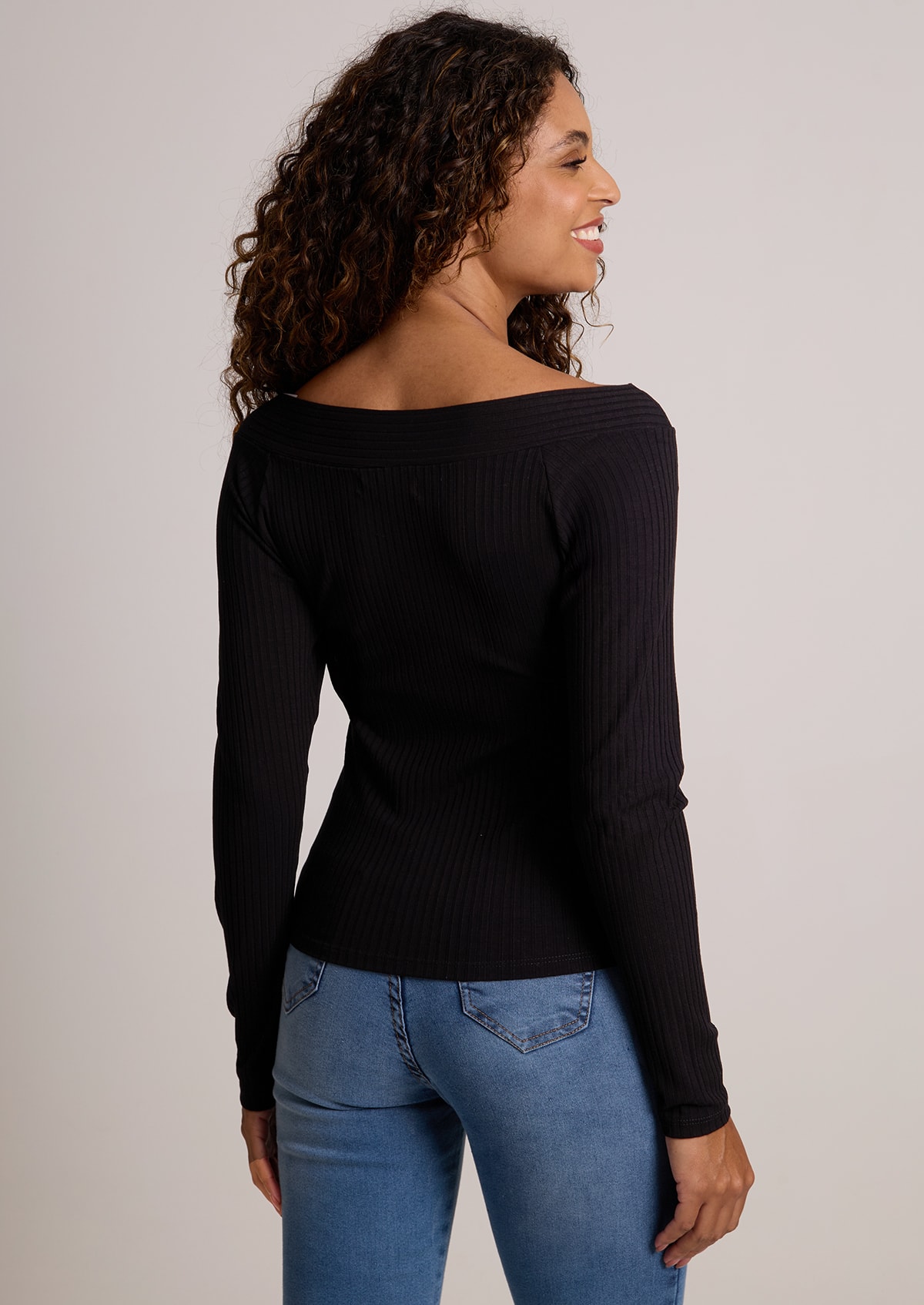 Blusa Ombro a Ombro Manga Longa Preta - Monjuá