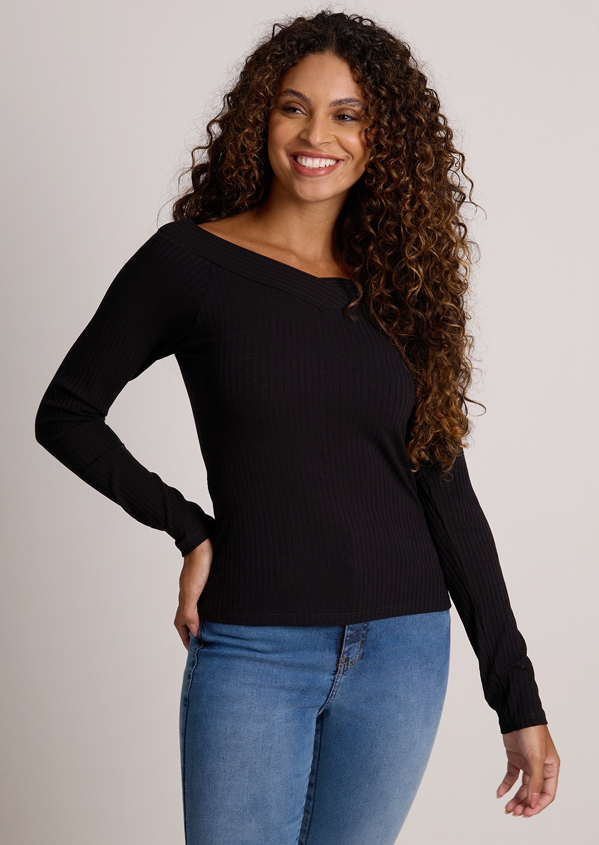Blusa Ombro a Ombro Manga Longa Preta - Monjuá