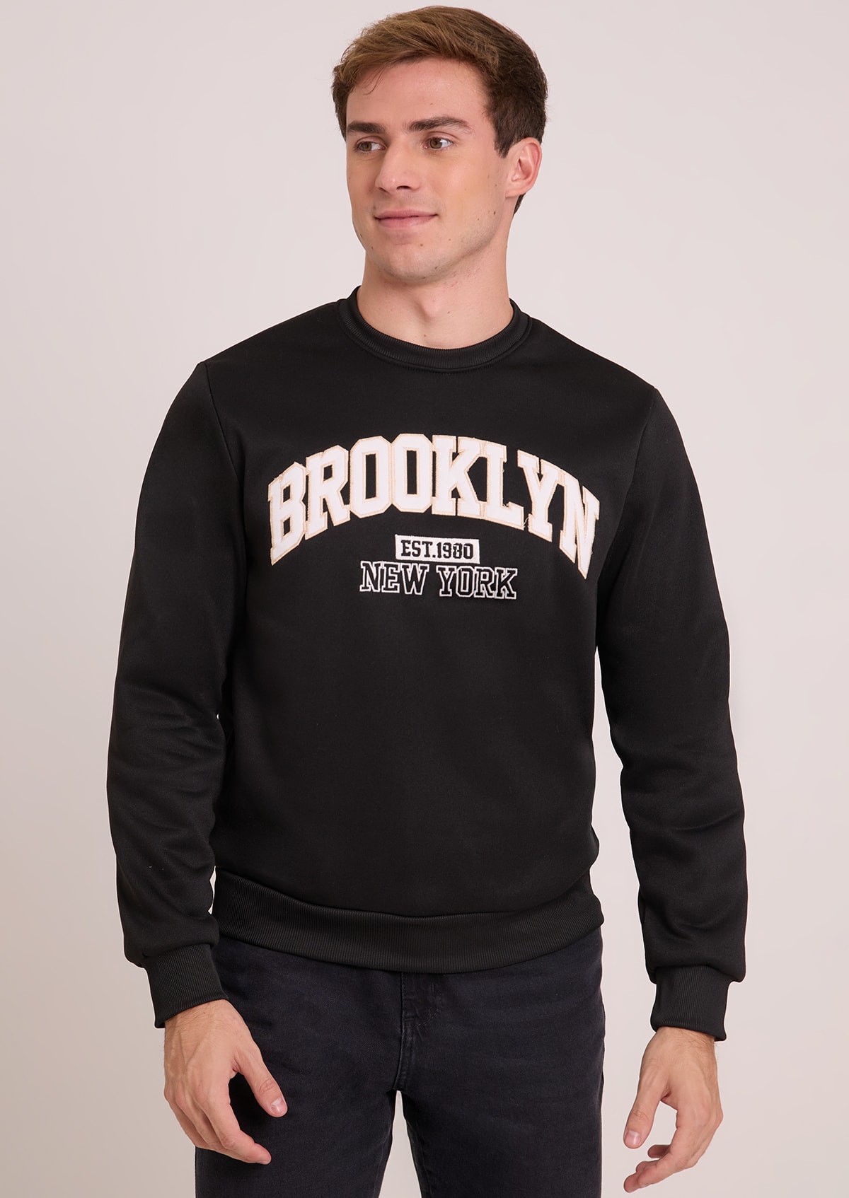 Blusão em Moletom Preto Bordado Brooklyn - Monjuá