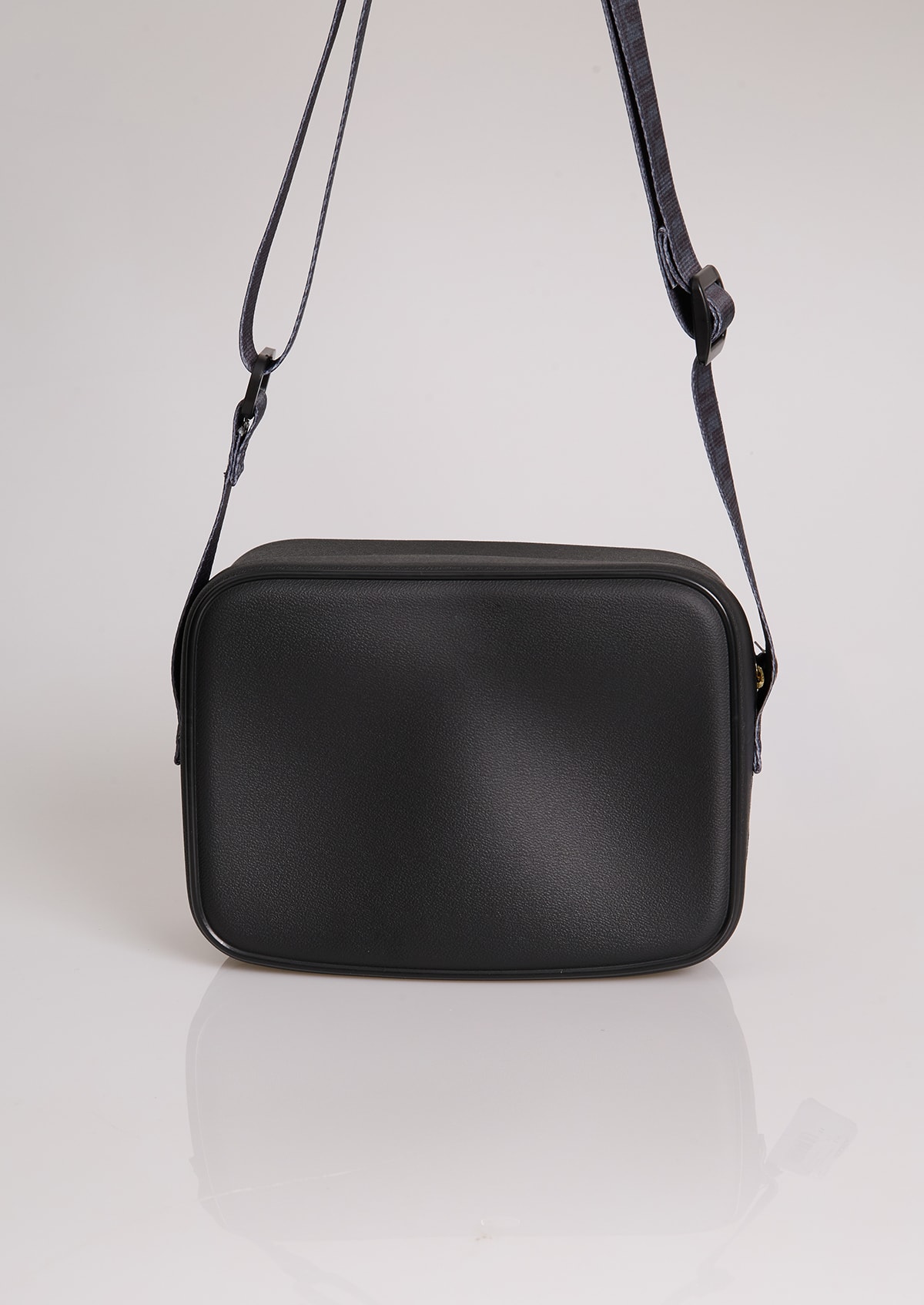 Bolsa Moleca Preta - Monjuá