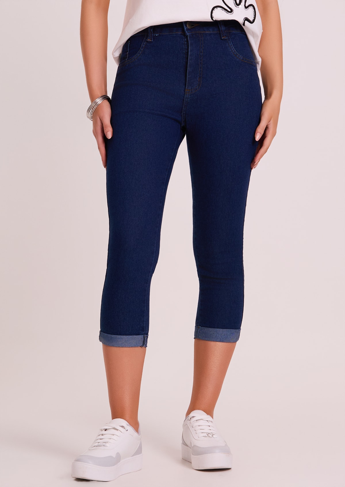 Calça Capri Jeans Escuro com Barra Dobrada - Monjuá