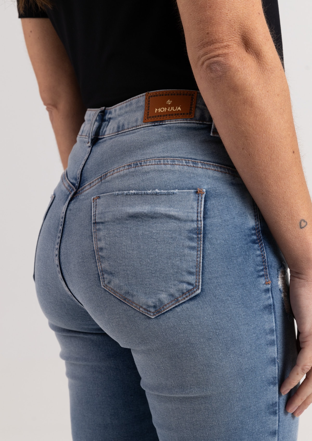 image_19d954fb-42ab-421c-bc44-7eb714860154