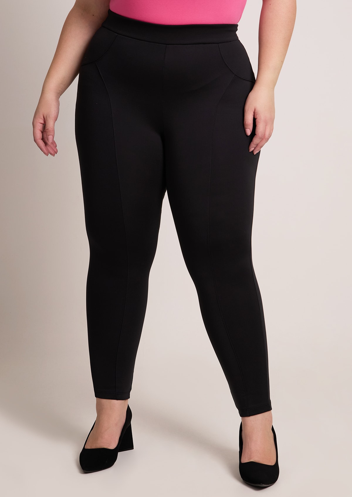 Calça Legging Preta com Recortes Plus Size - Monjuá