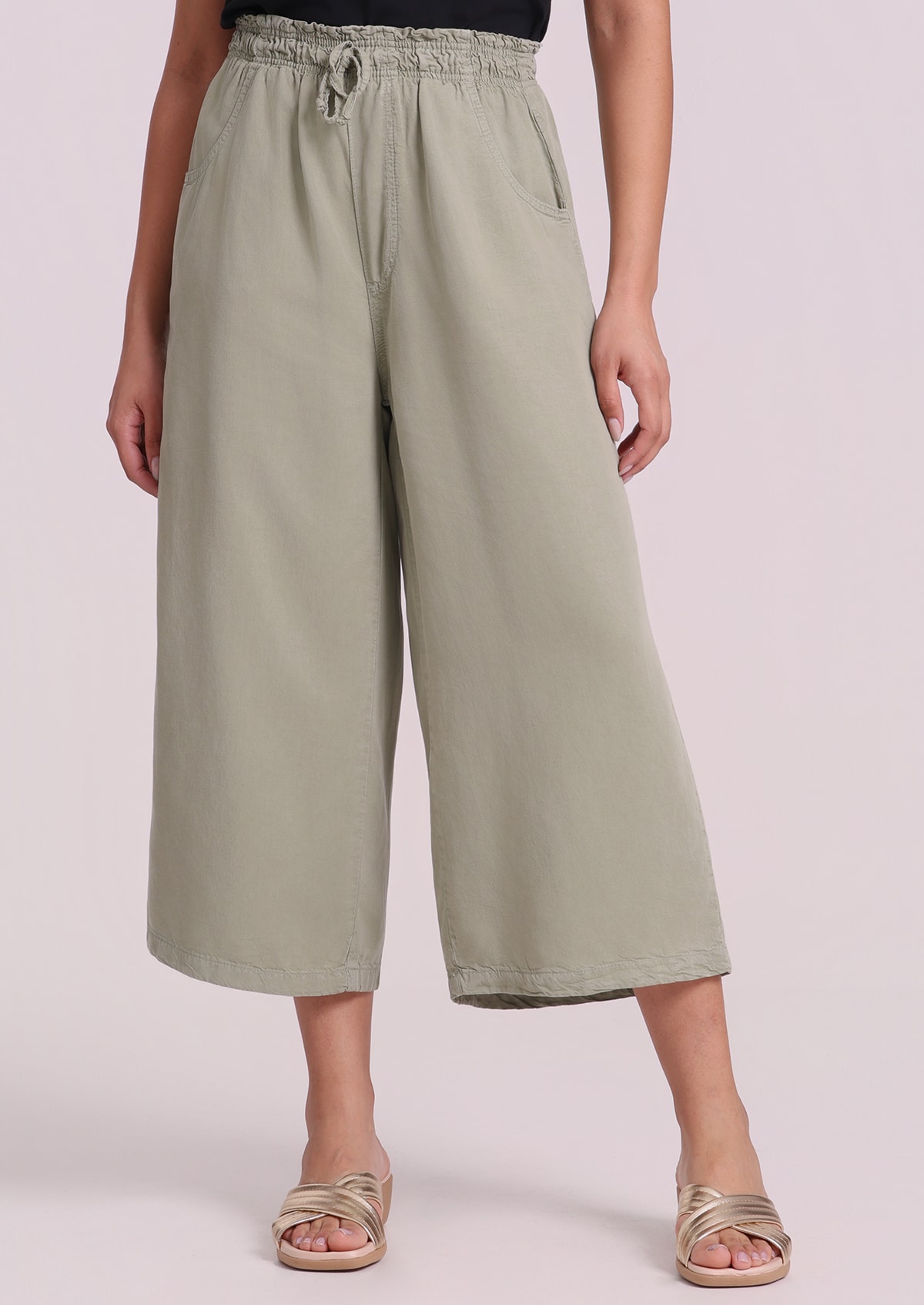 Calça Pantacourt em Liocel Verde - Monjuá