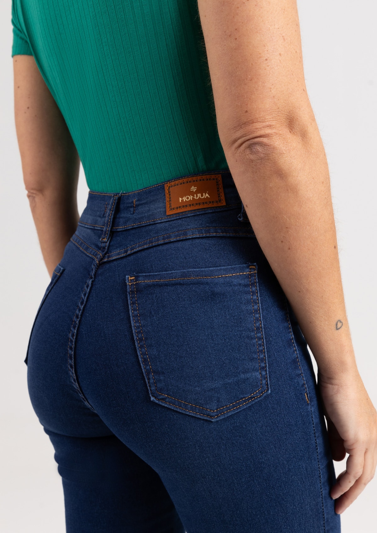 image_178989b4-aac7-4100-b35b-05db14d9997e