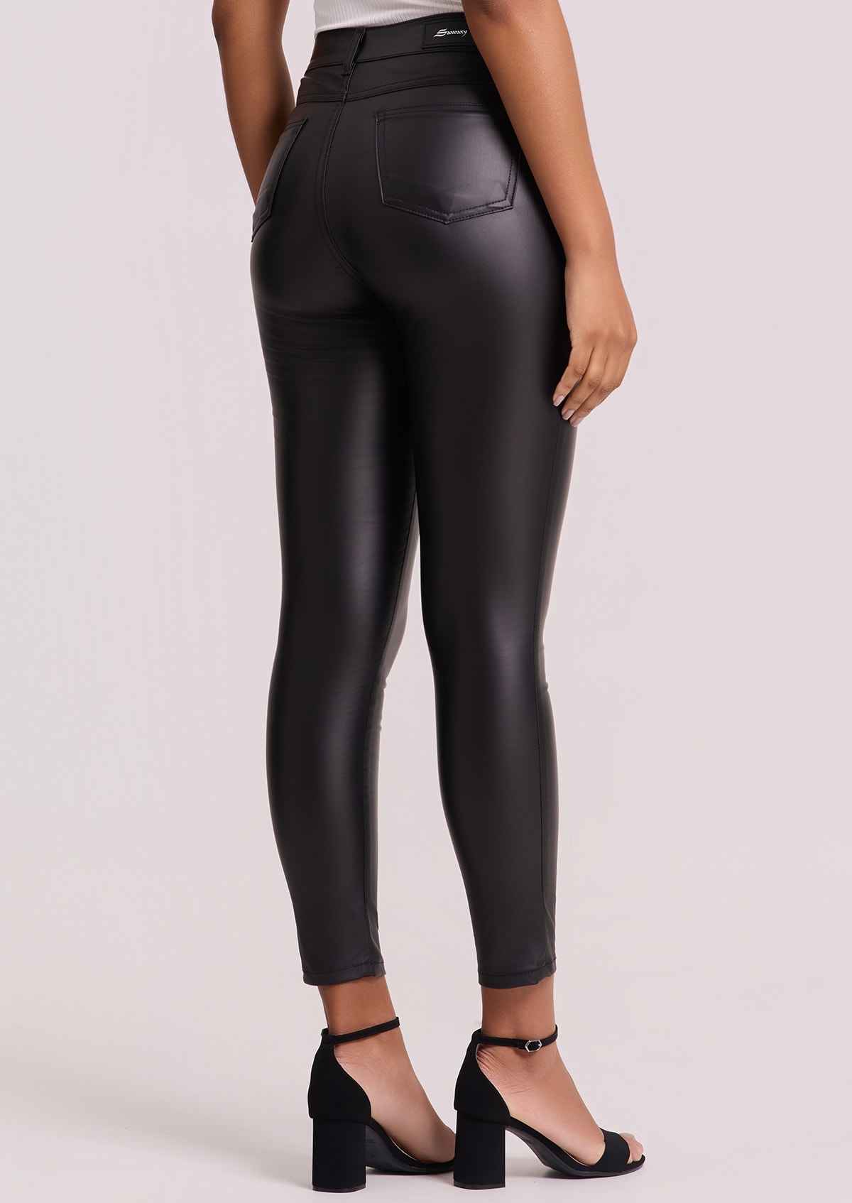 image_e09a7cee-a4e3-4d3c-a8d9-100c874bb24c