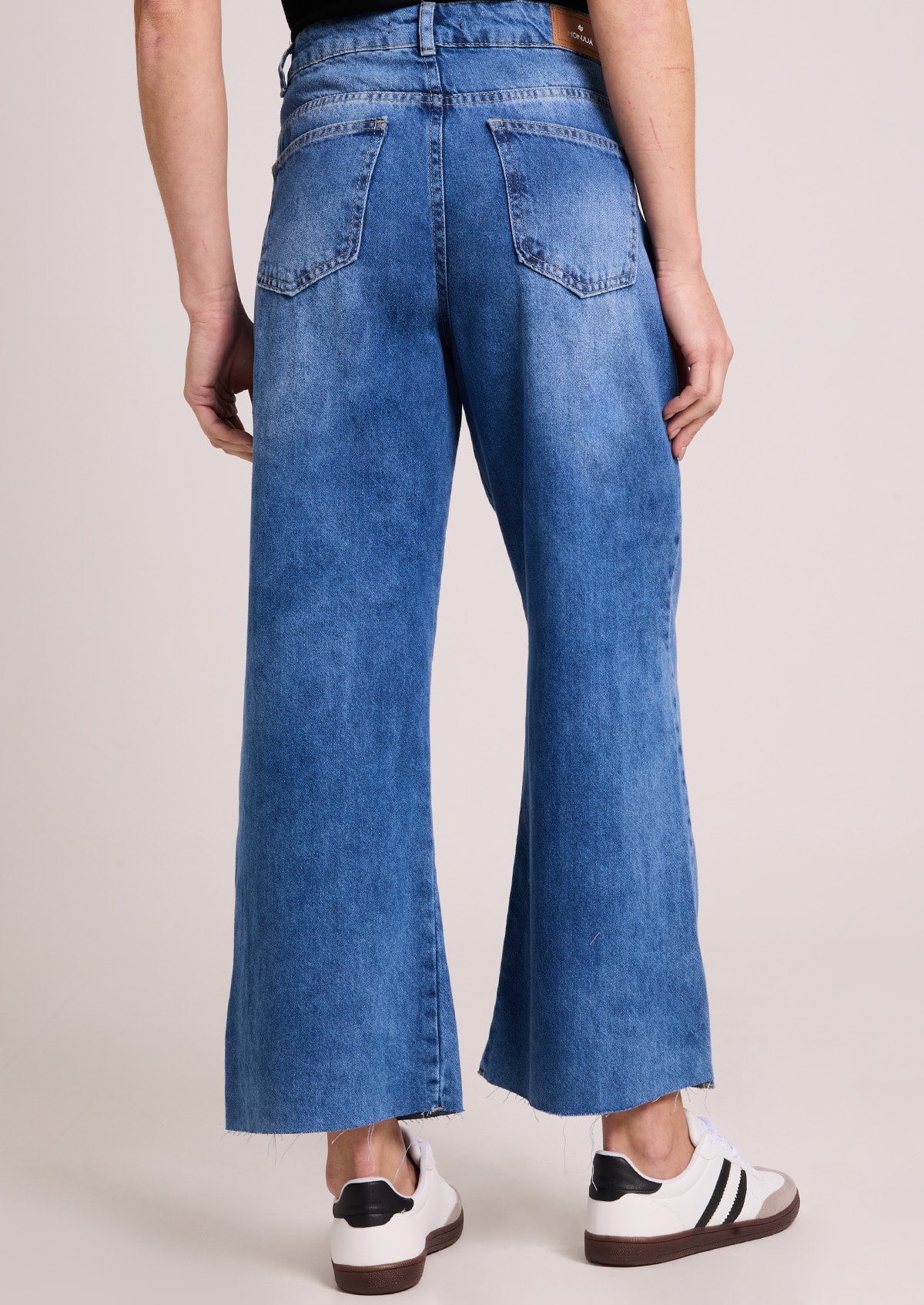 image_b354768c-d3b4-4441-b4e4-2f7bde887e3c