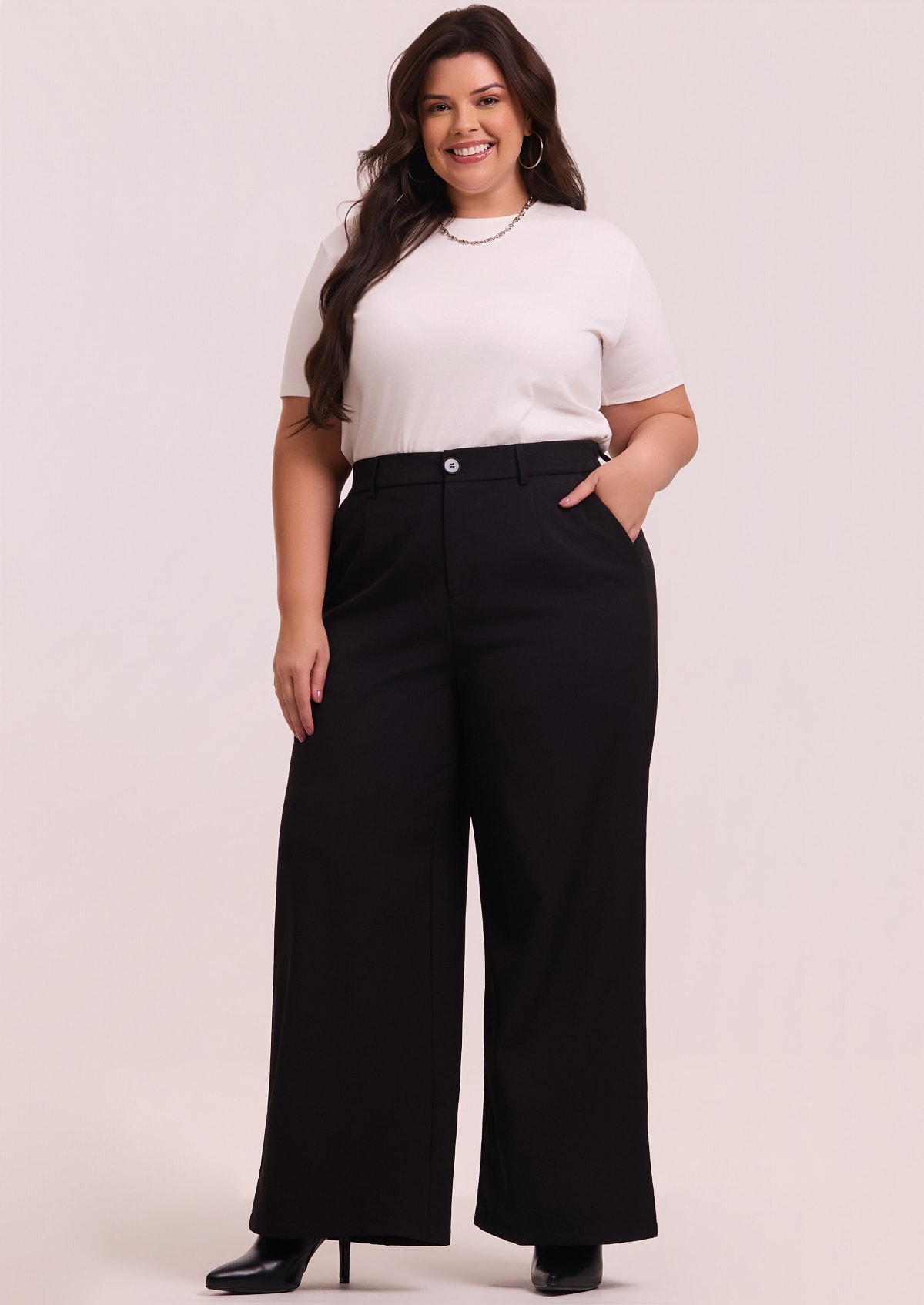 Calça Wide Leg em Alfaiataria Preta Plus Size - Monjuá