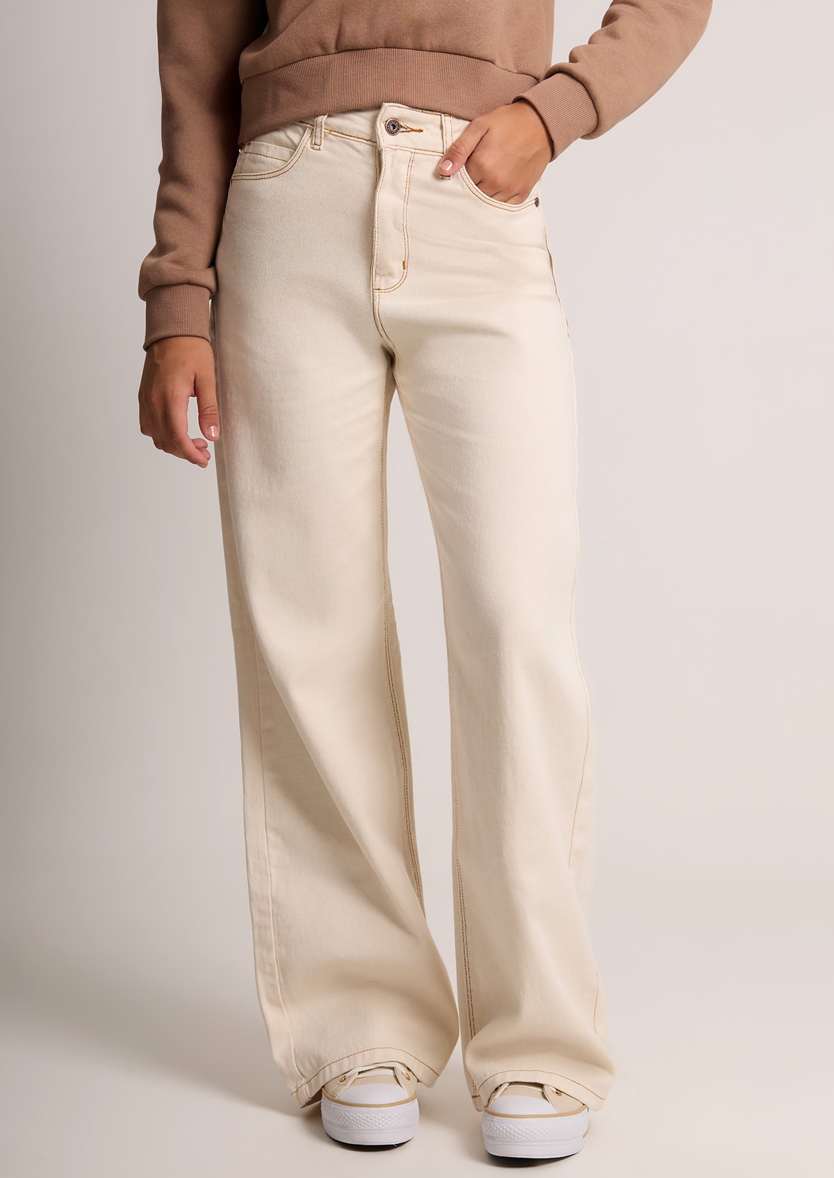 Calça Wide Leg em Sarja Off-White - Monjuá Calça Wide Leg em Sarja Off-White - Monjuá