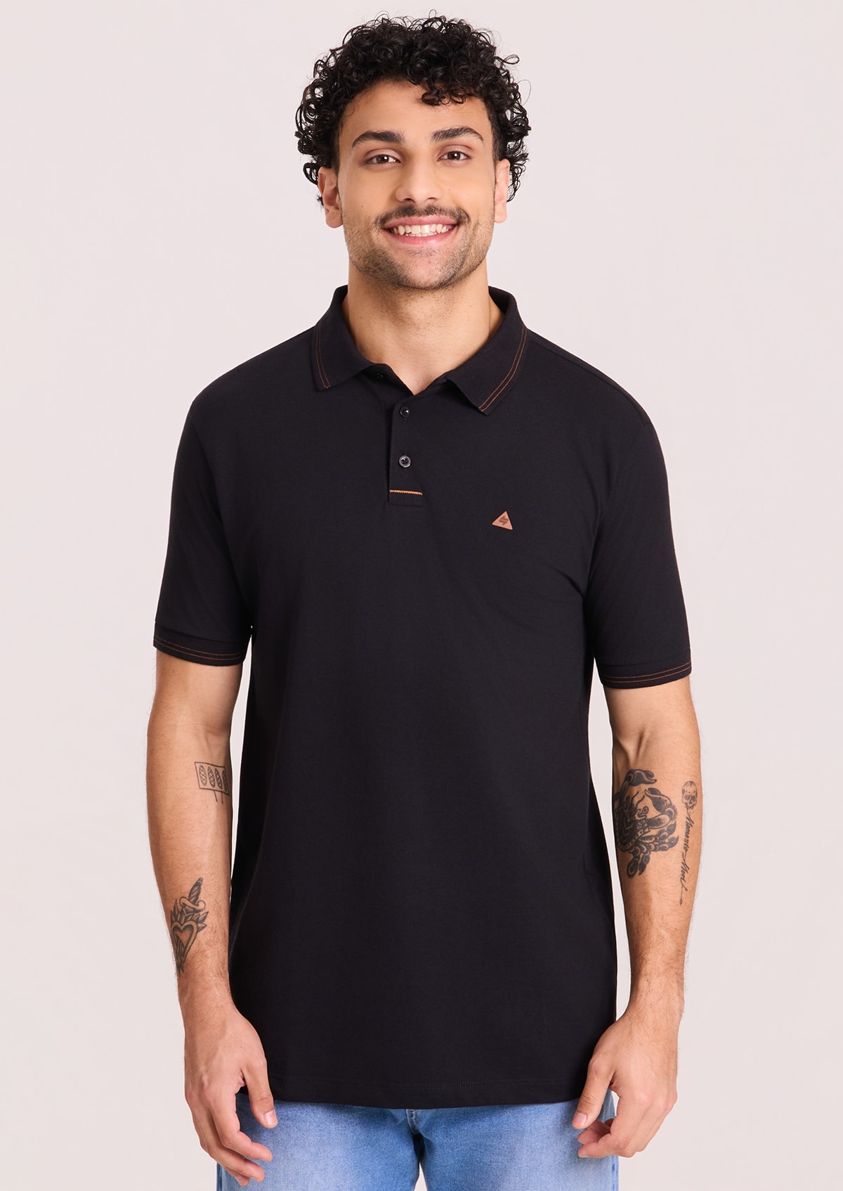 Camisa Polo Piquet Manga Curta Preta com Detalhes Laranja - Monjuá
