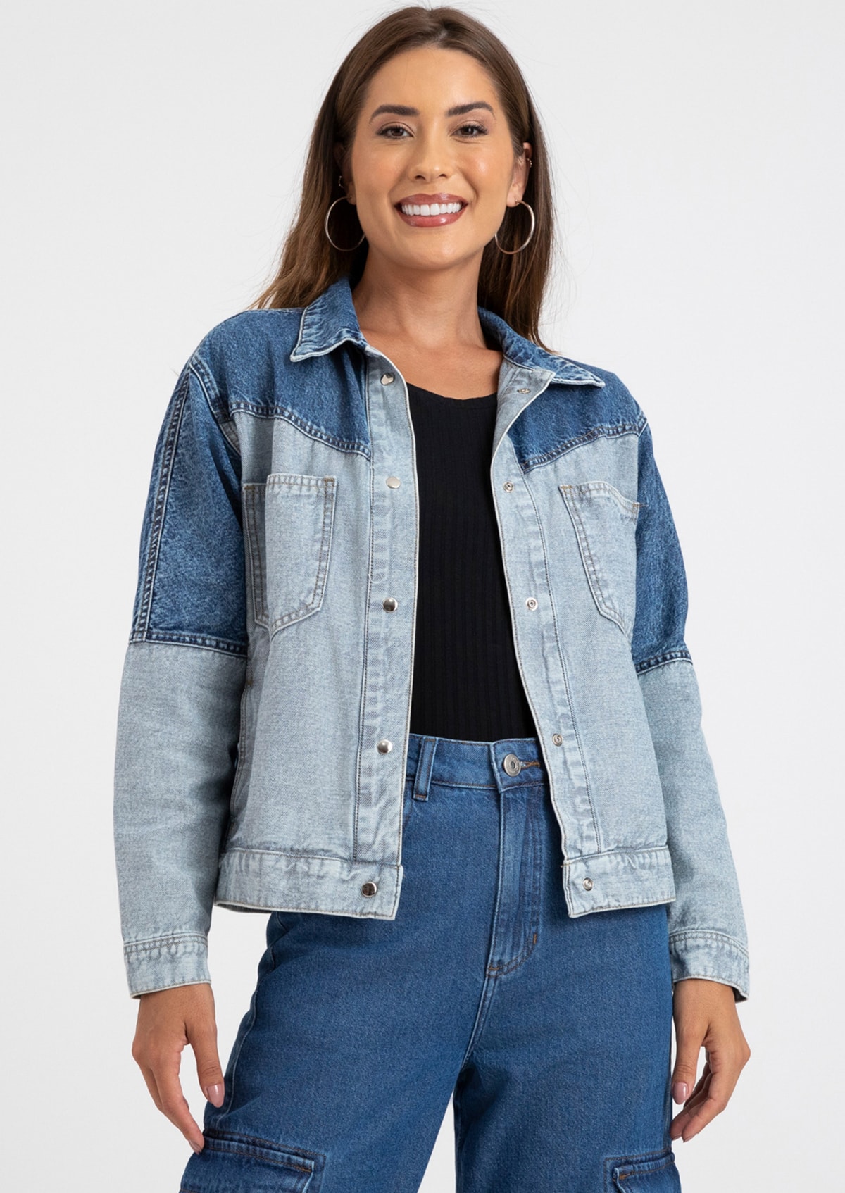 Jaqueta Bomber Jeans com Recortes e Bolso - Monjuá