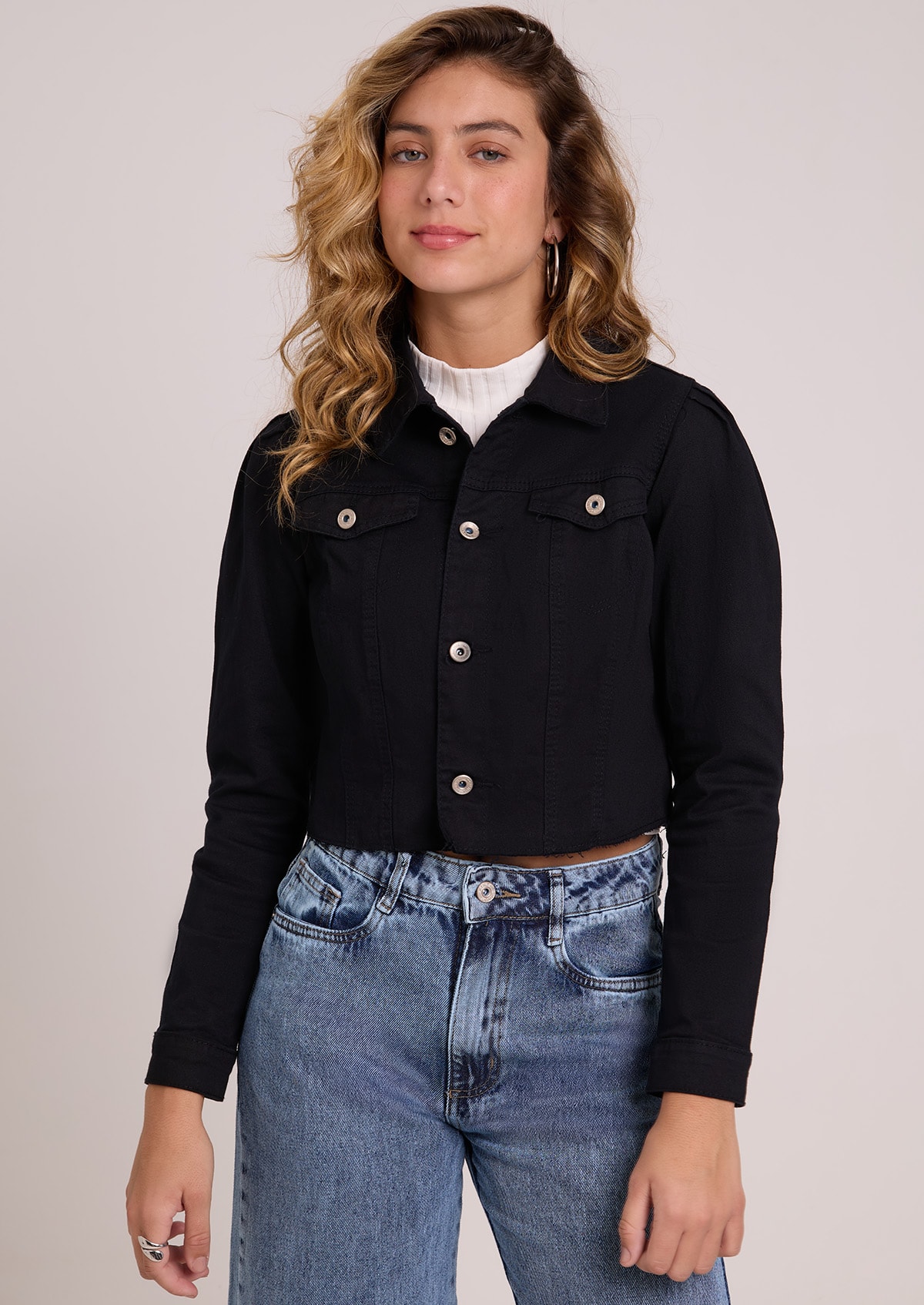 Jaqueta Cropped em Sarja Preta - Monjuá