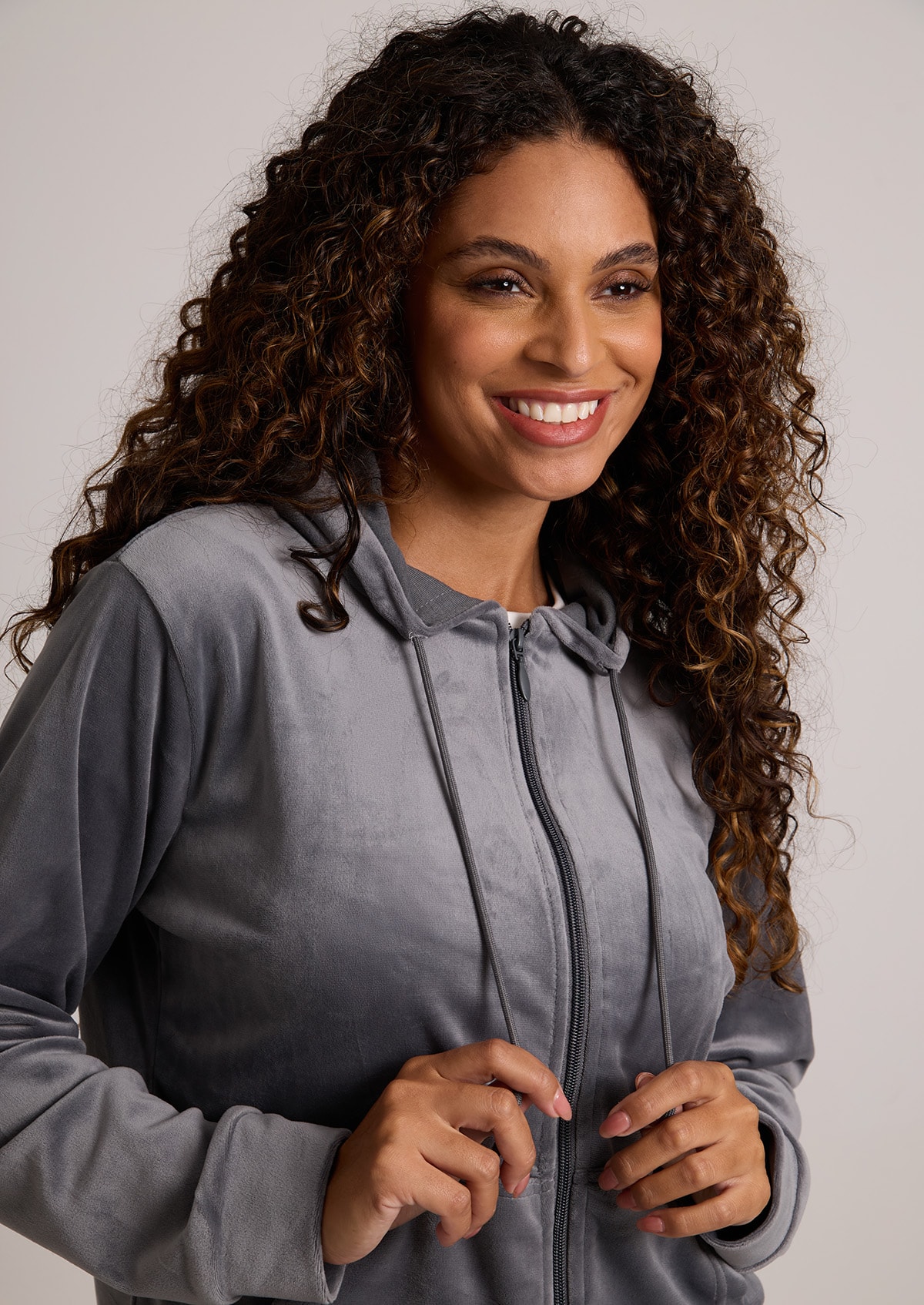 Jaqueta em Plush Cinza com Capuz e Bolso - Monjuá