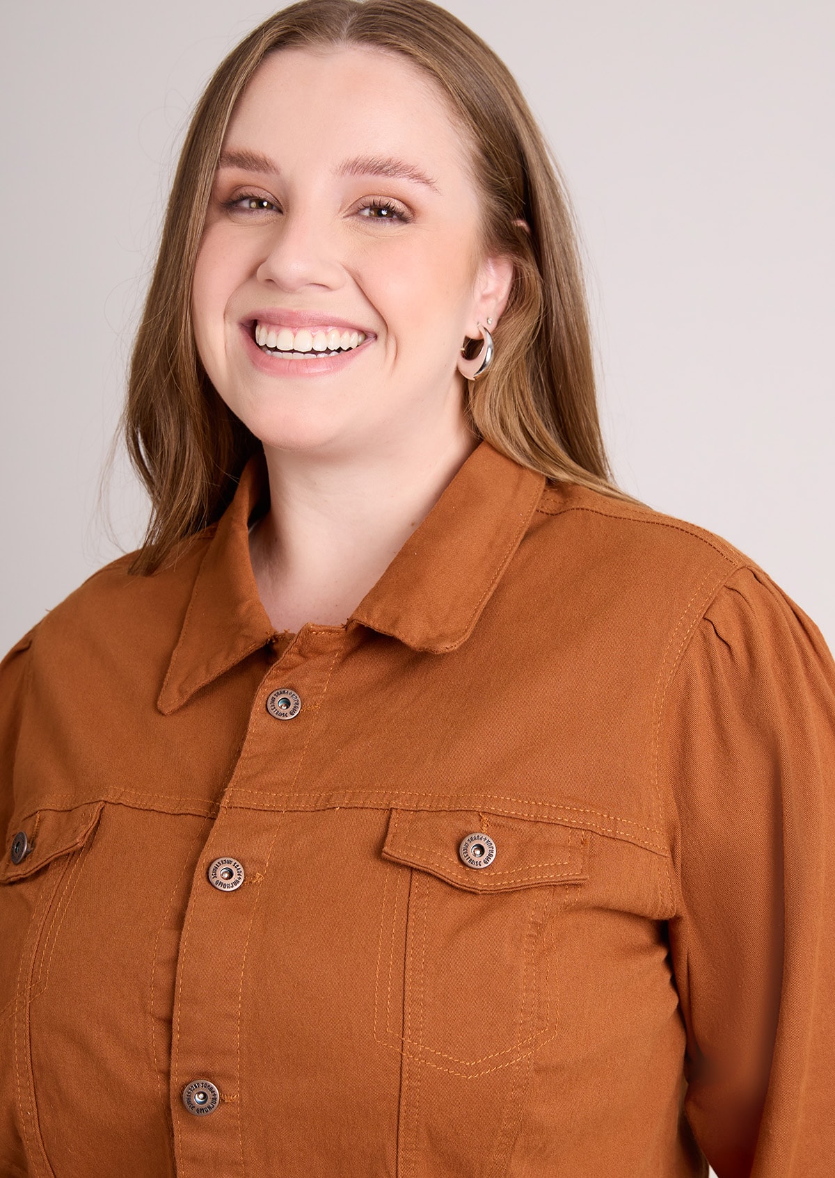 Jaqueta em Sarja Marrom Estampada Plus Size Eclipse - Monjuá