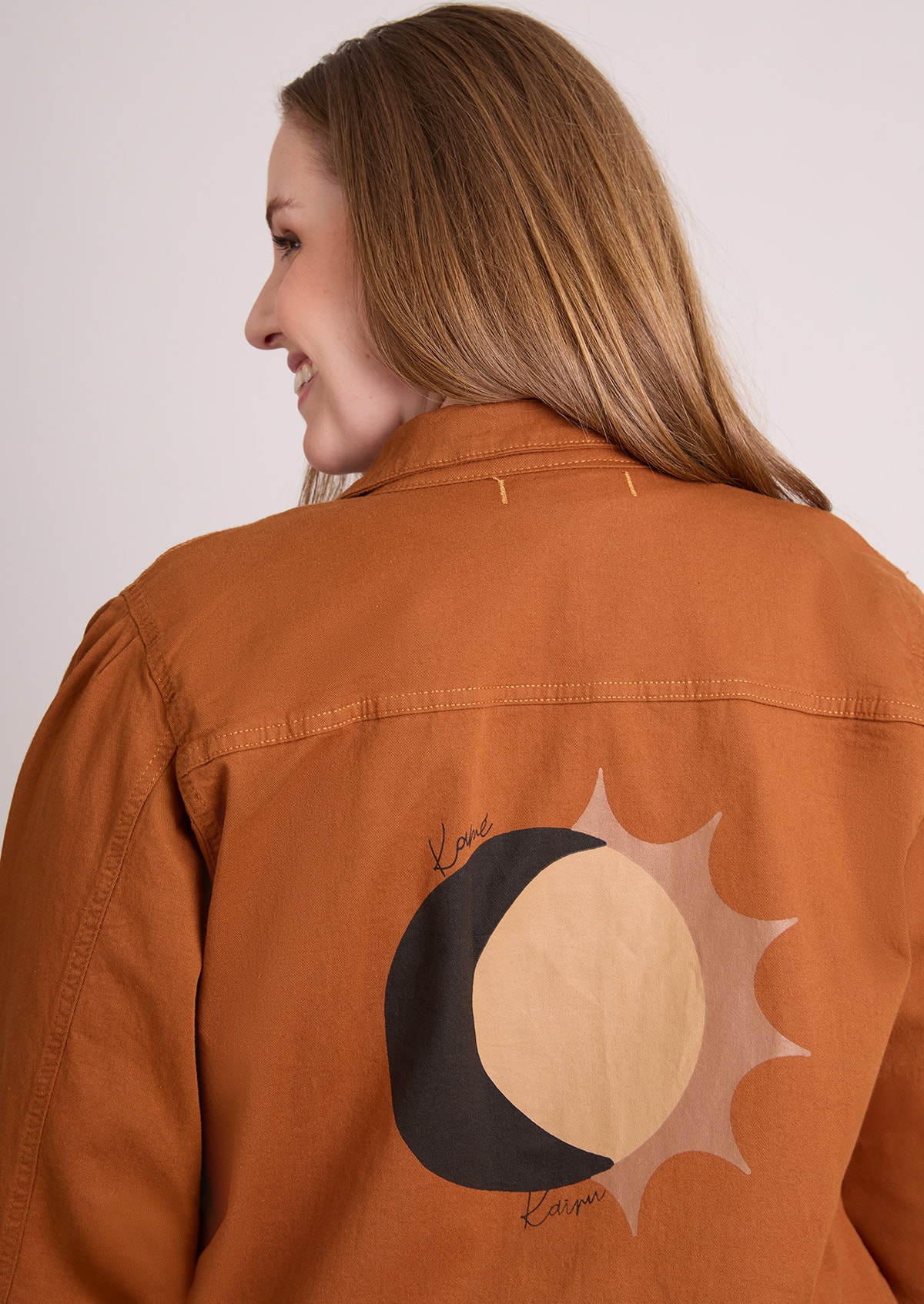 Jaqueta em Sarja Marrom Estampada Plus Size Eclipse - Monjuá