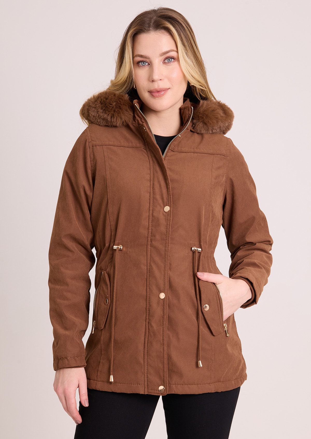 Jaqueta Parka Alongada Peluciada Marrom com Capuz Removível - Monjuá