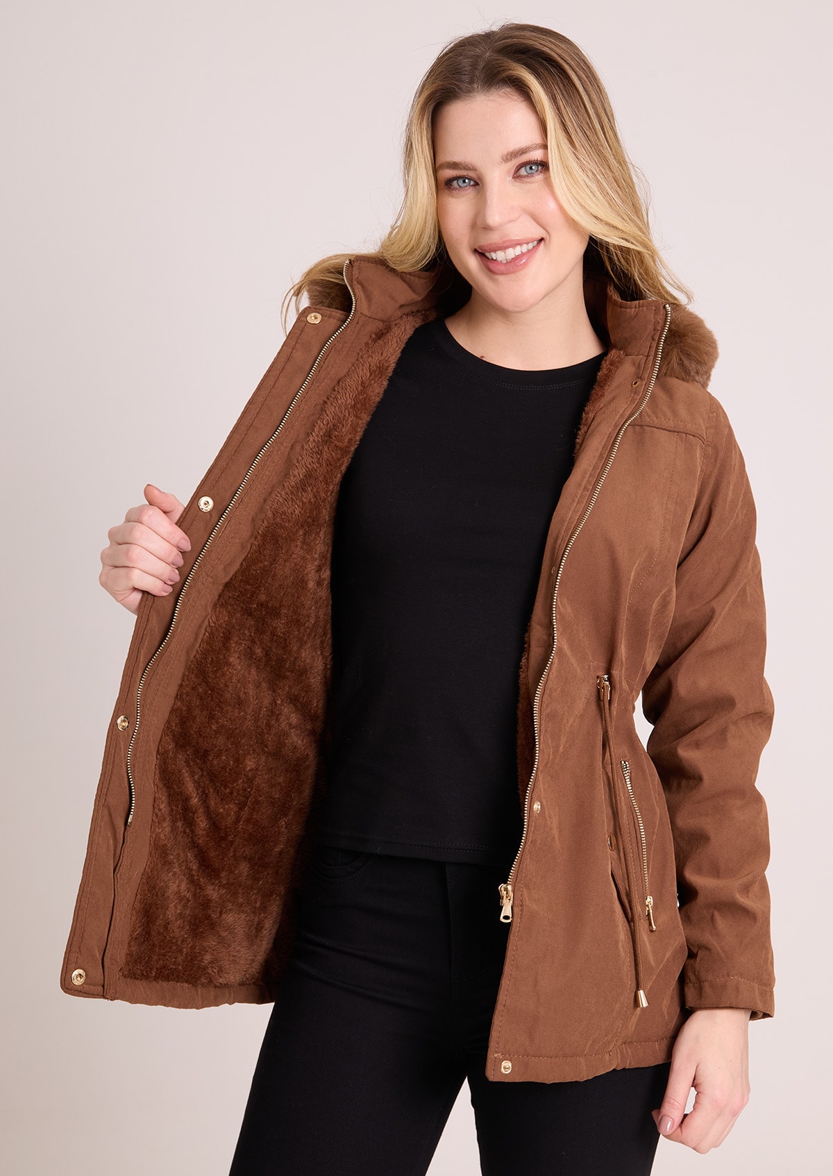 Jaqueta Parka Alongada Peluciada Marrom com Capuz Removível - Monjuá