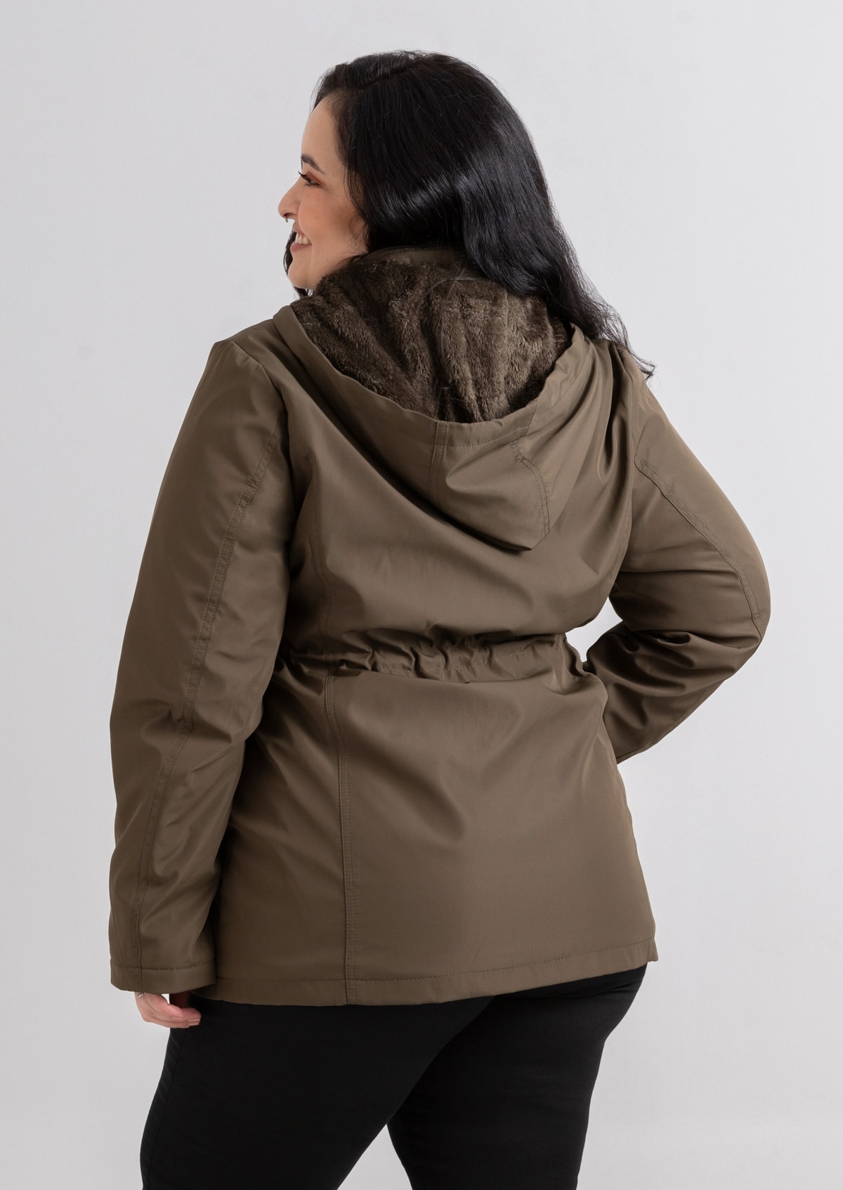 Jaqueta Parka Alongada Peluciada Verde com Capuz Removível Plus