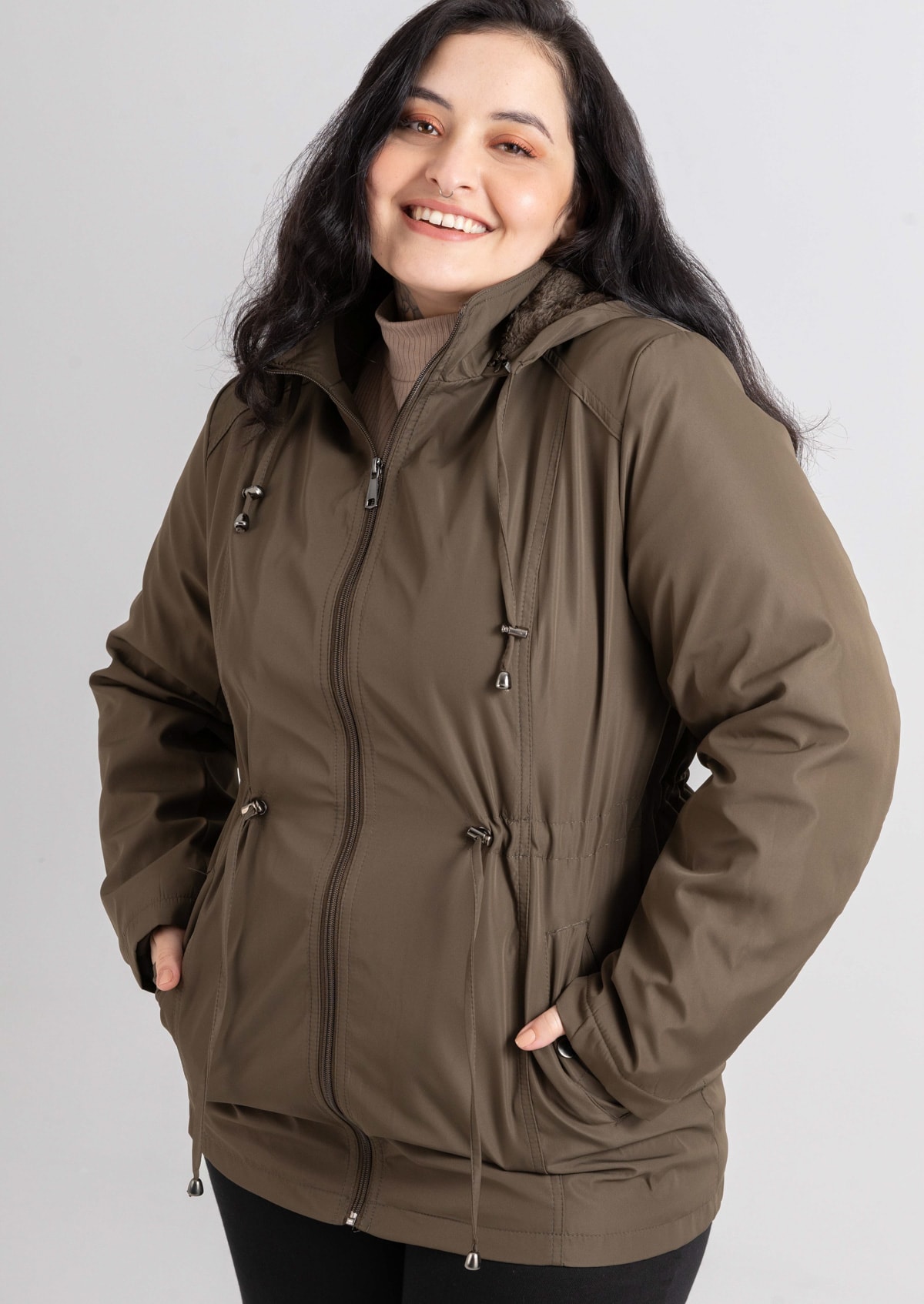 Jaqueta Parka Alongada Peluciada Verde com Capuz Removível Plus