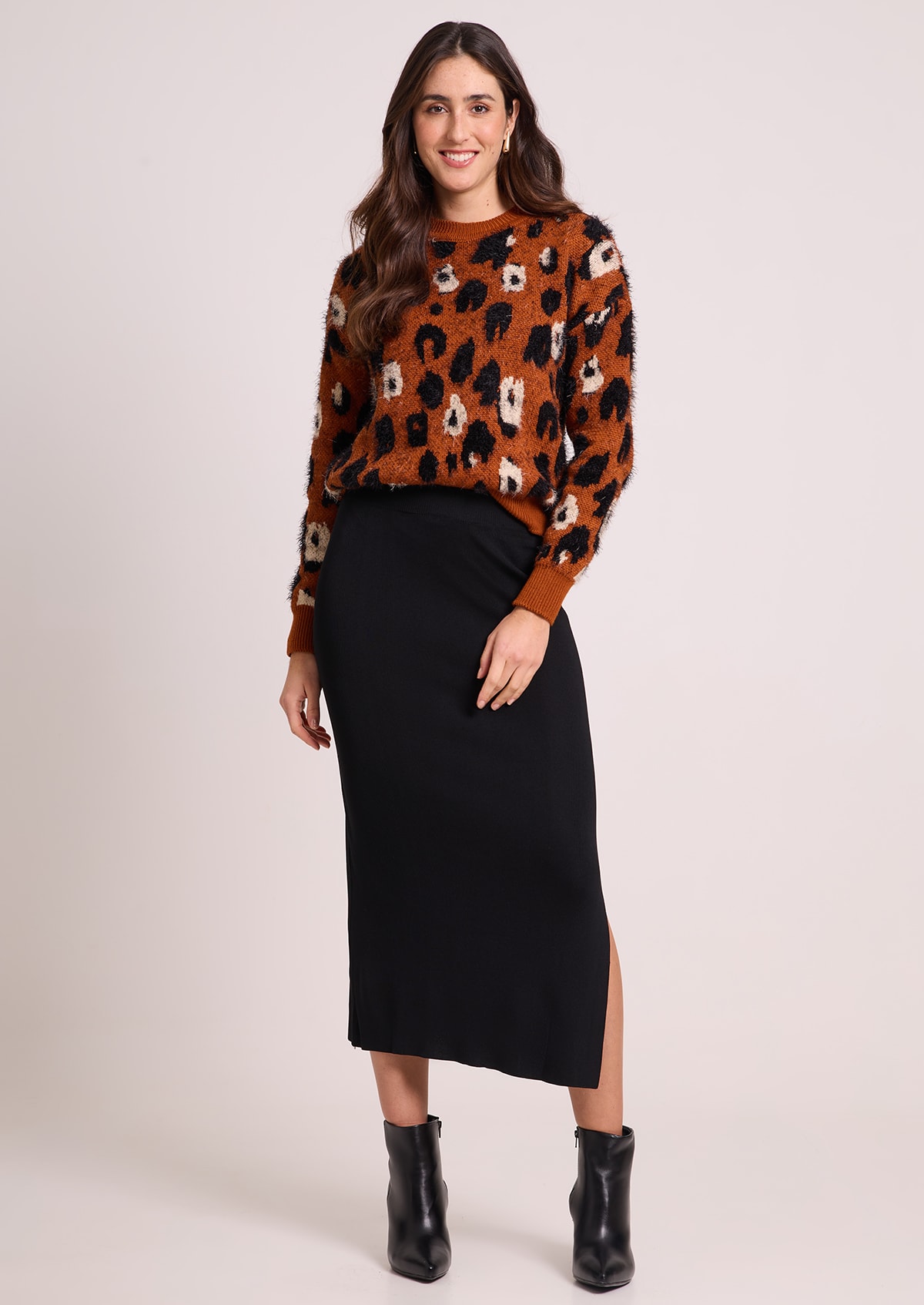 Saia Midi em Tricô Preta com Fenda - Monjuá