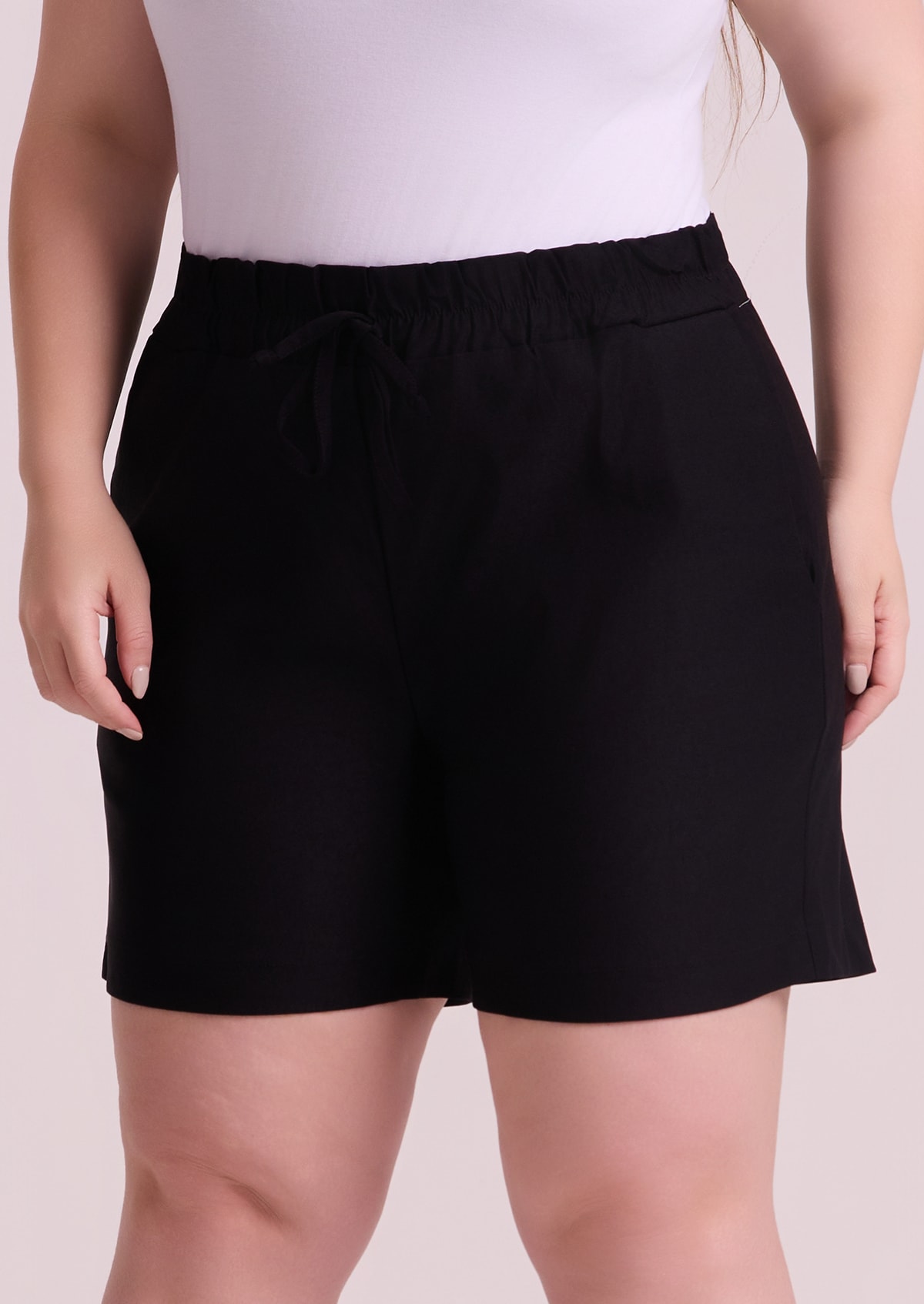 Short em Bengaline Preto Plus Size - Monjuá