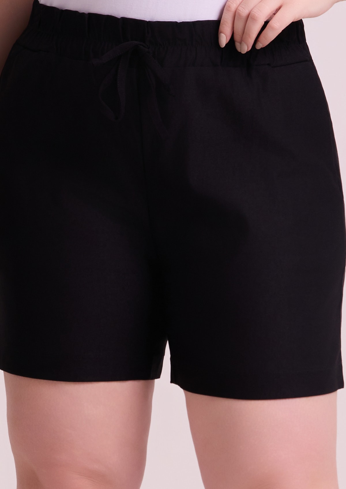 Short em Bengaline Preto Plus Size - Monjuá