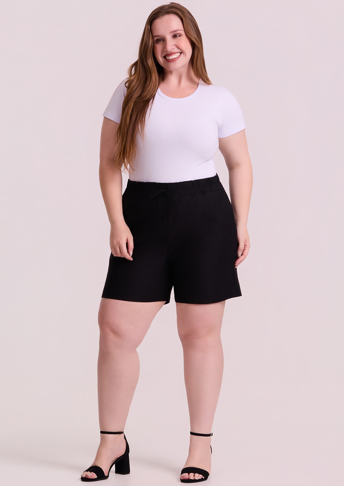 Short em Bengaline Preto Plus Size - Monjuá