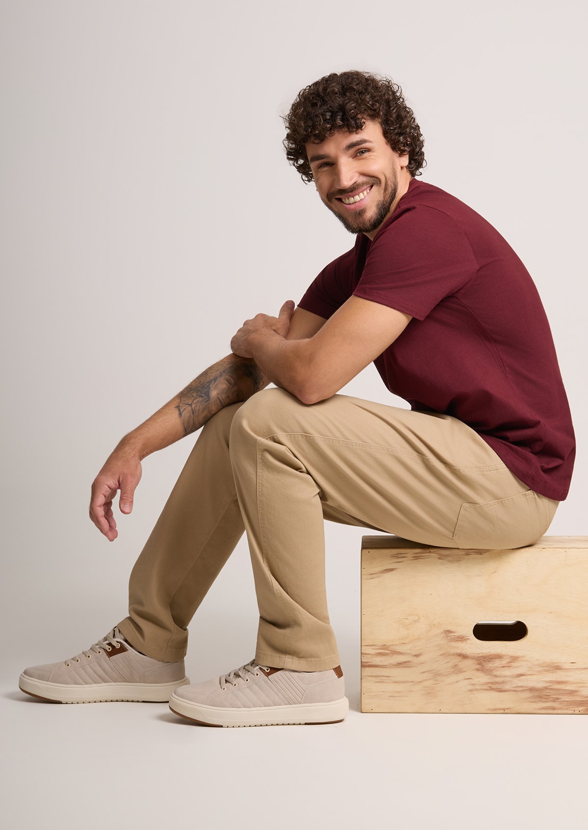 ltami　【希少】オルゴール Tênis Masculino Ollie Miami 2 Casual Bege - Monjuá