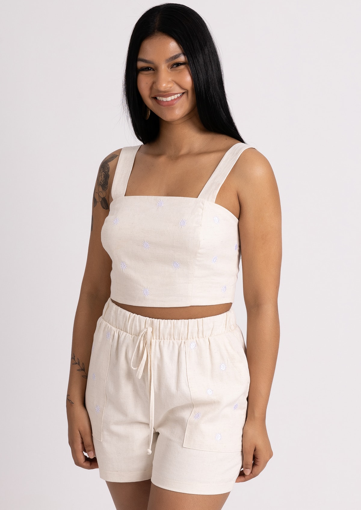 Top Cropped Off-White Bordado Terra e Força - Monjuá