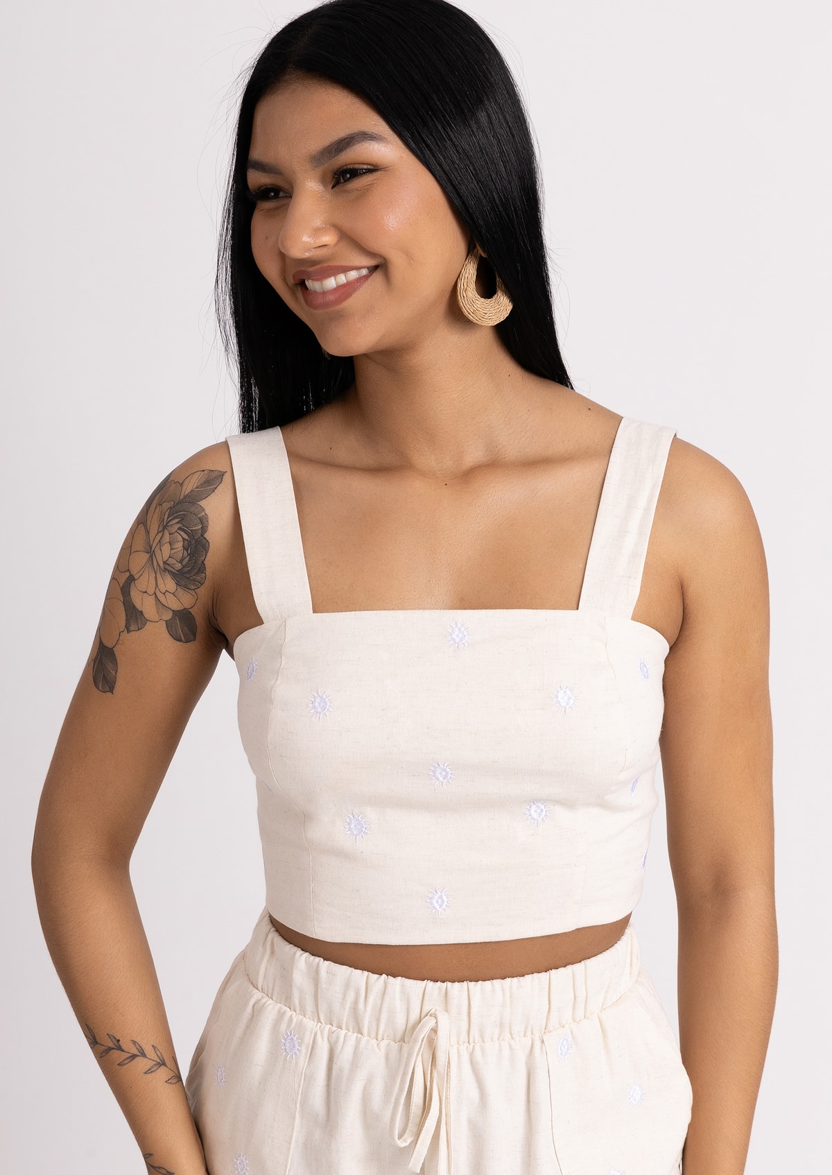 Top Cropped Off-White Bordado Terra e Força - Monjuá