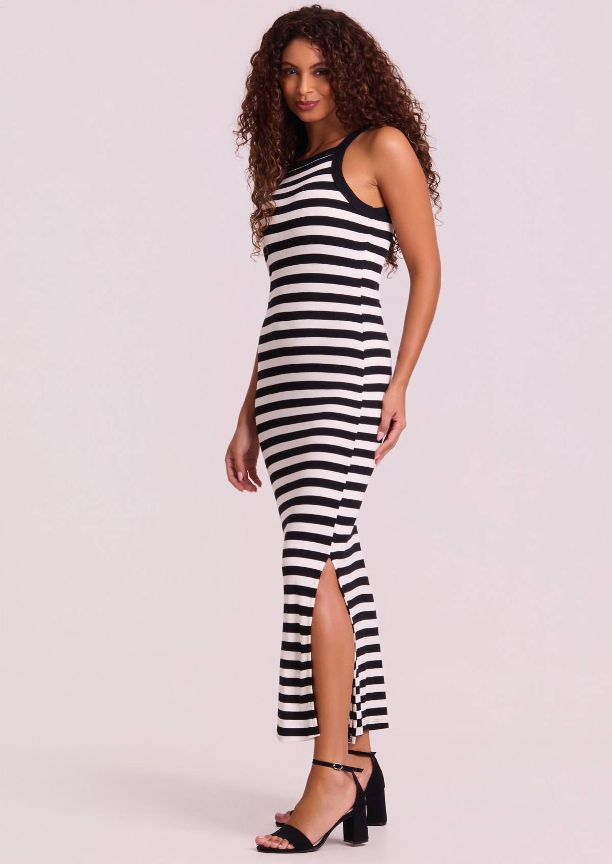 Vestido Midi Reto em Viscose Listrado Preto e Branco com Fenda